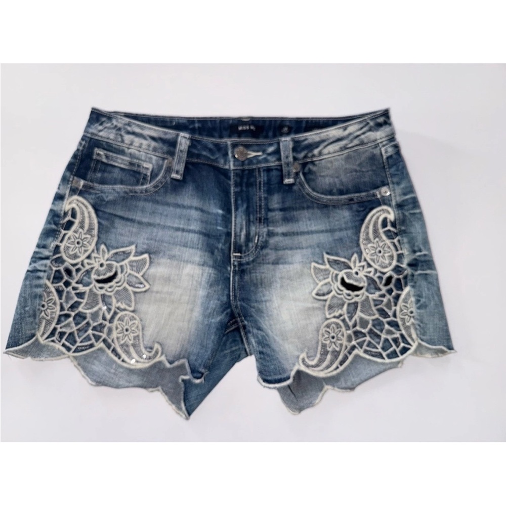 Miss Me Embroidered Jean Denim Shorts Lace & Sequined Scalloped Hem 28 Short - Picture 2 of 9